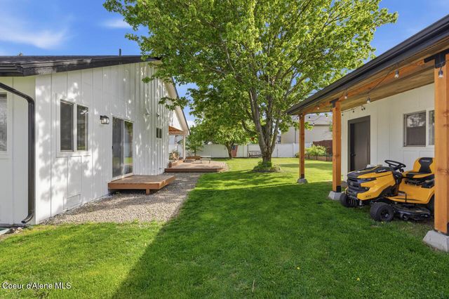 9353 N Finucane Dr, Hayden, ID 83835