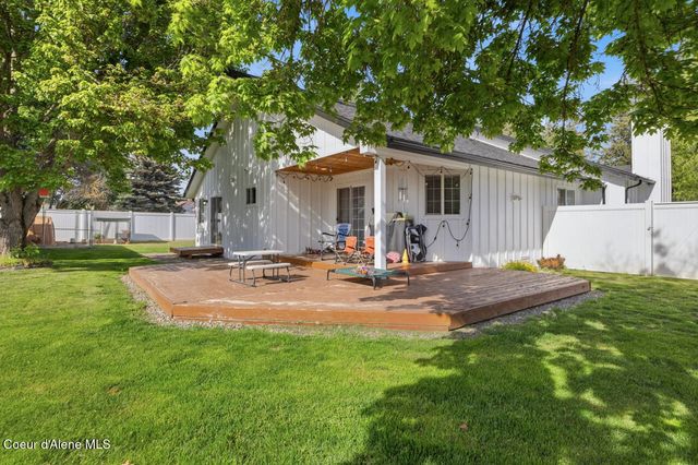 9353 N Finucane Dr, Hayden, ID 83835