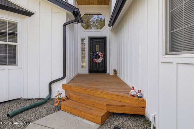 9353 N Finucane Dr, Hayden, ID 83835