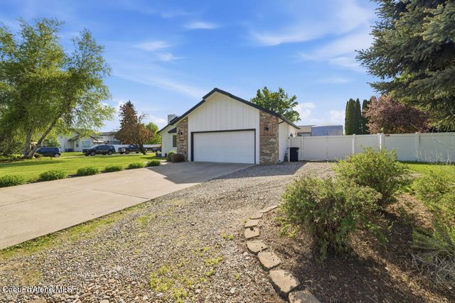 9353 N Finucane Dr, Hayden, ID 83835