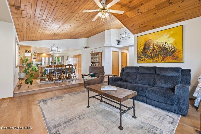 9353 N Finucane Dr, Hayden, ID 83835