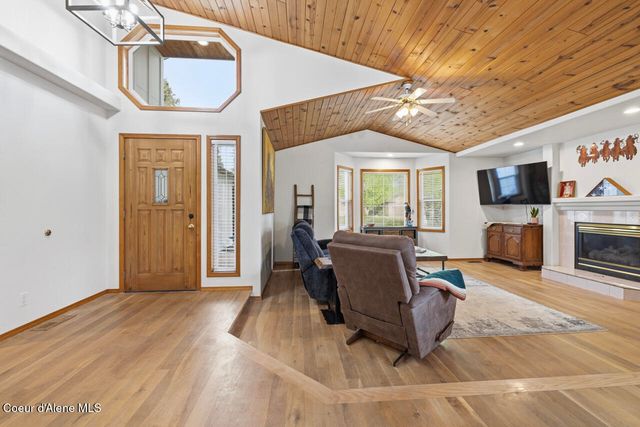 9353 N Finucane Dr, Hayden, ID 83835