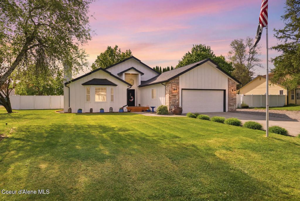 9353 N Finucane Dr, Hayden, ID 83835