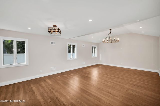 31 Hosford Avenue, Leonardo, NJ 07737