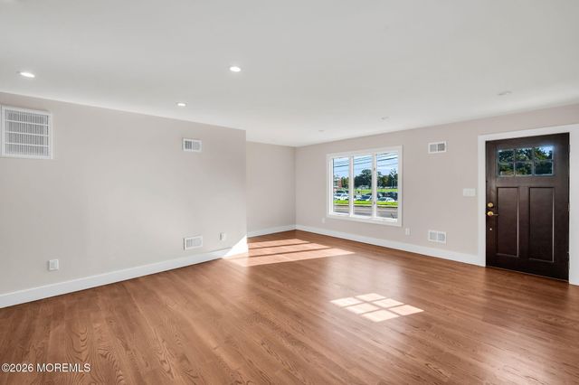31 Hosford Avenue, Leonardo, NJ 07737