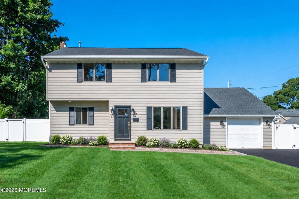 31 Hosford Avenue, Leonardo, NJ 07737