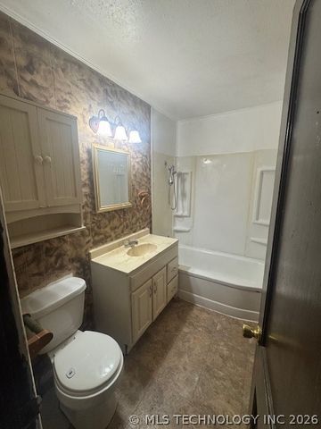 1000 W Francis Street, Madill, OK 73446