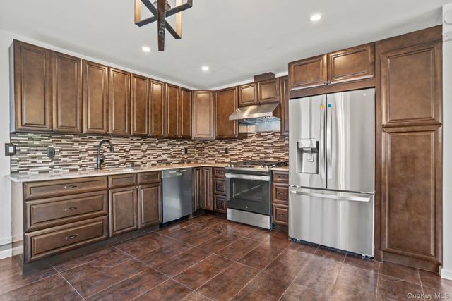 17 Edgar Court, Huntington, NY 11743