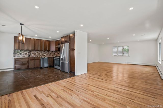 17 Edgar Court, Huntington, NY 11743