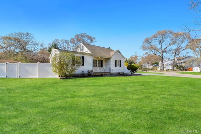 52 Washington Avenue, Mastic, NY 11950