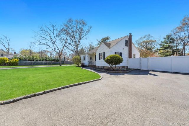 52 Washington Avenue, Mastic, NY 11950