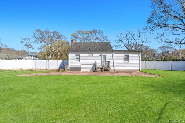 52 Washington Avenue, Mastic, NY 11950