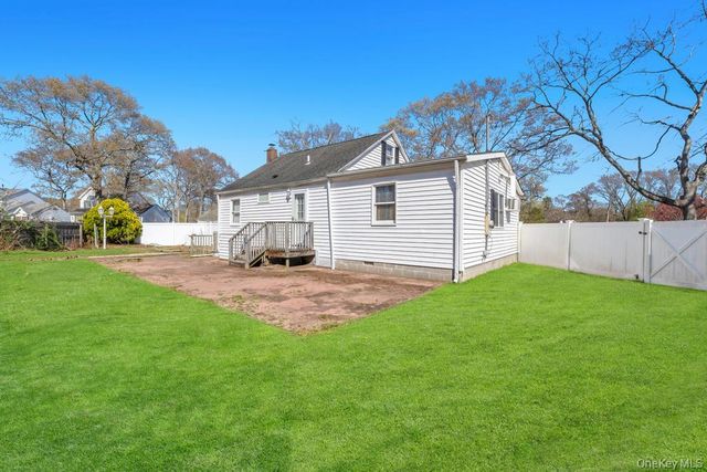 52 Washington Avenue, Mastic, NY 11950