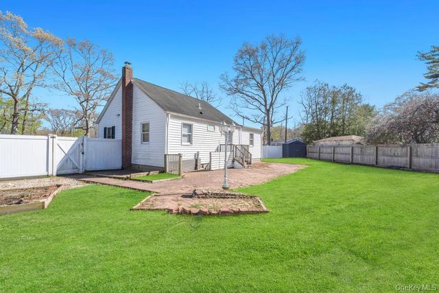 52 Washington Avenue, Mastic, NY 11950