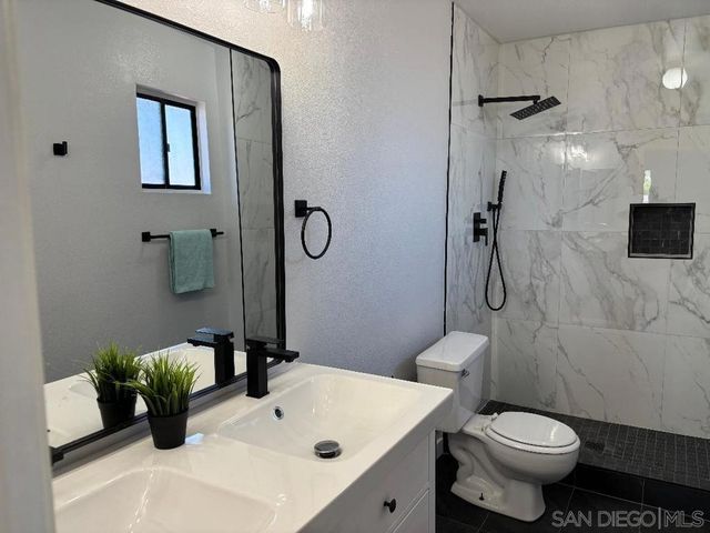 9211 Todos Santos Drive, Santee, CA 92071