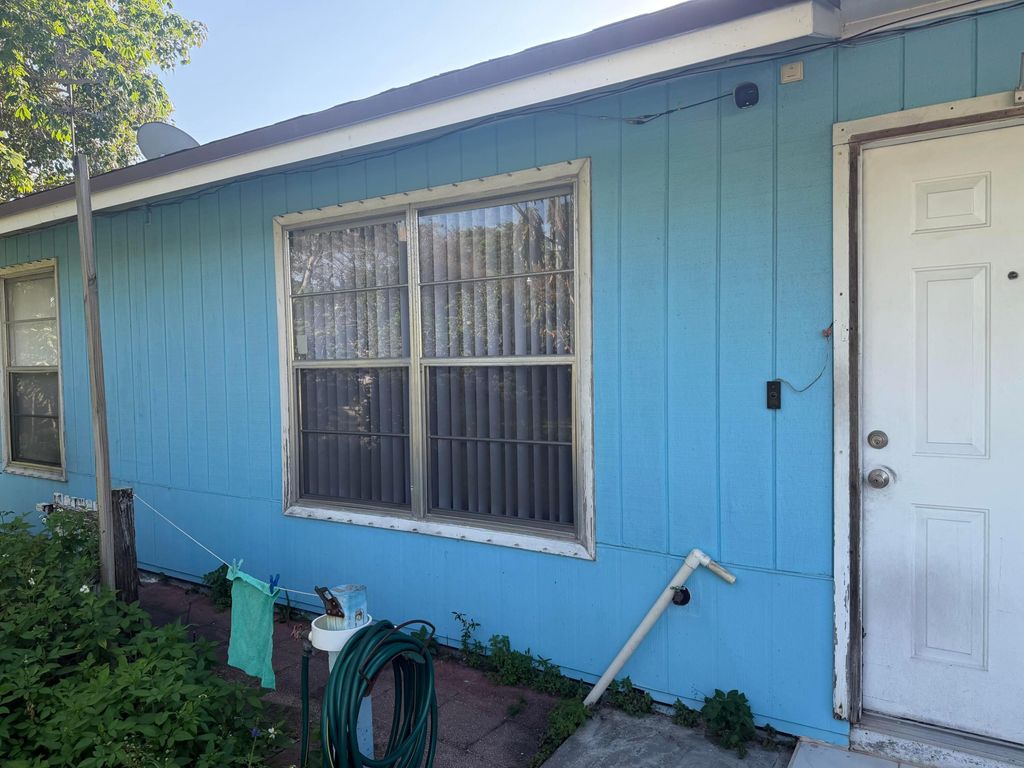 4666 E Holt, West Palm Beach, FL 33415