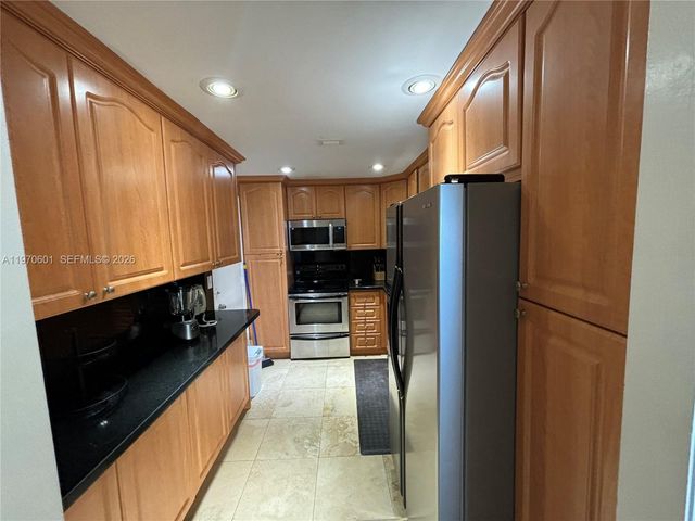 5005 Collins Ave 825, Miami Beach, FL 33140