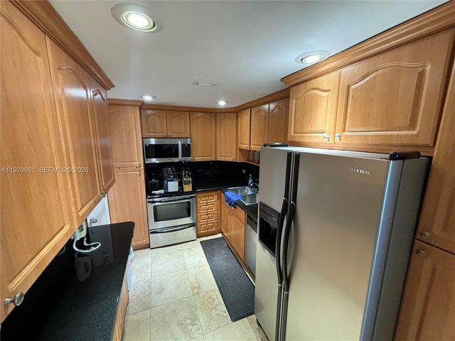 5005 Collins Ave 825, Miami Beach, FL 33140