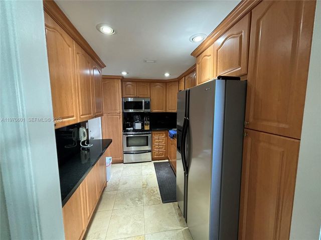 5005 Collins Ave 825, Miami Beach, FL 33140