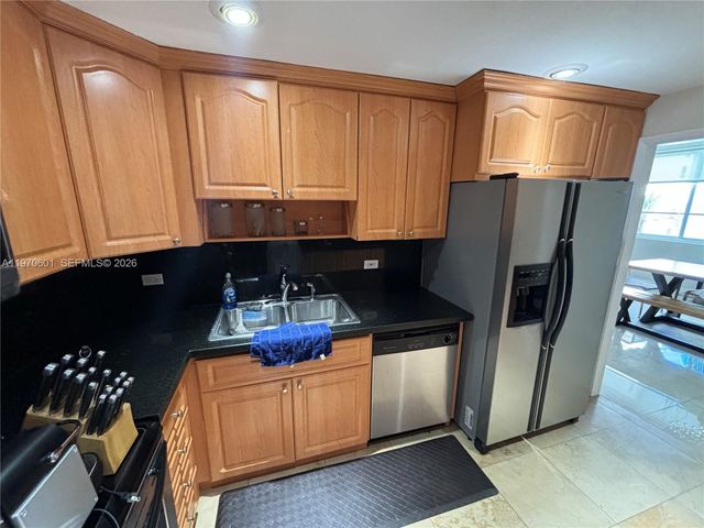 5005 Collins Ave 825, Miami Beach, FL 33140