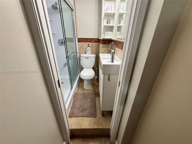 5005 Collins Ave 825, Miami Beach, FL 33140