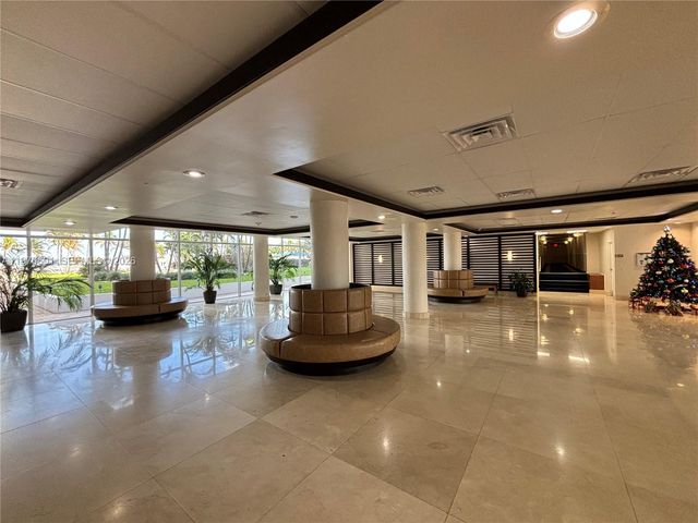 5005 Collins Ave 825, Miami Beach, FL 33140