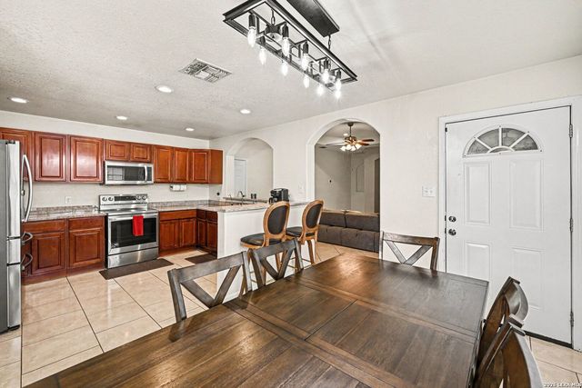 15014 Becker Bnd, San Antonio, TX 78253