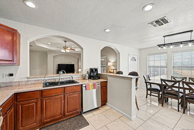 15014 Becker Bnd, San Antonio, TX 78253