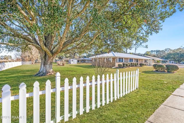 118 Cypress Island Highway, St. Martinville, LA 70582