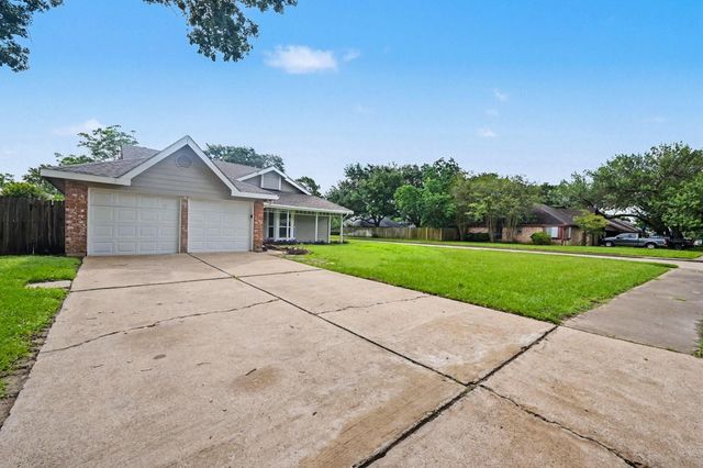 2710 Village Circle Drive, Katy, TX 77493