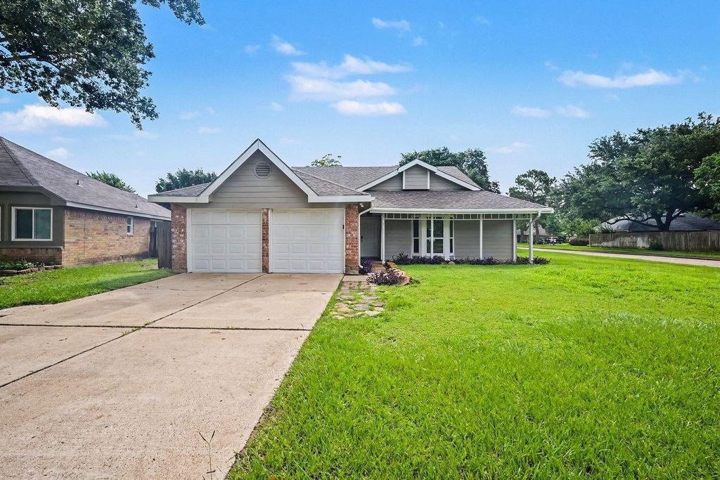 2710 Village Circle Drive, Katy, TX 77493
