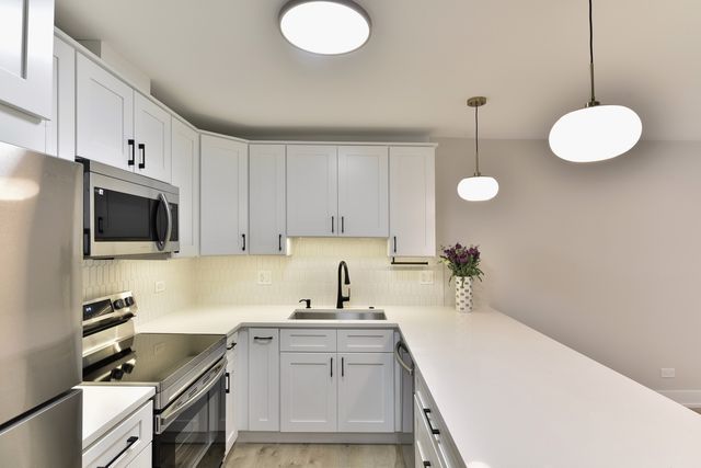1400 N Elmhurst Road 310, Mount Prospect, IL 60056