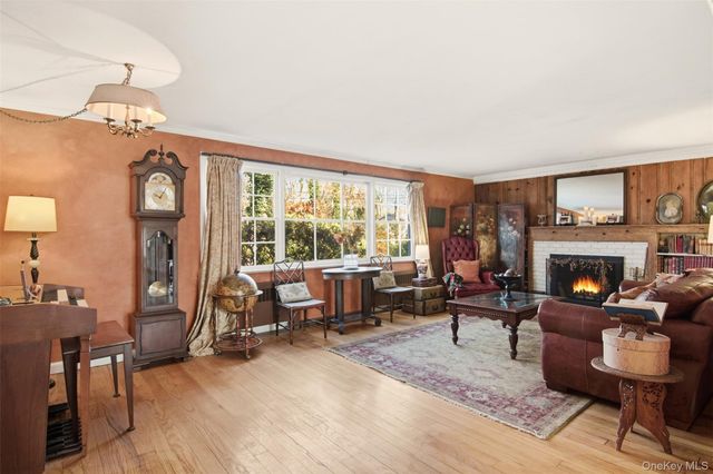 8 Old Wood Road, Stony Brook, NY 11790