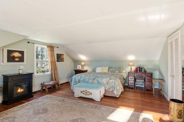 8 Old Wood Road, Stony Brook, NY 11790