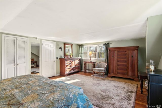 8 Old Wood Road, Stony Brook, NY 11790