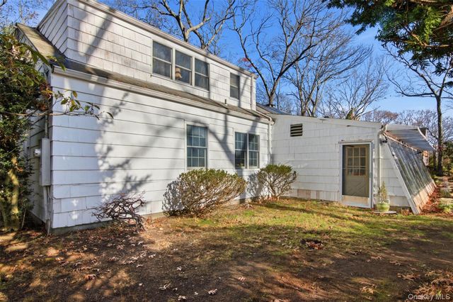 8 Old Wood Road, Stony Brook, NY 11790