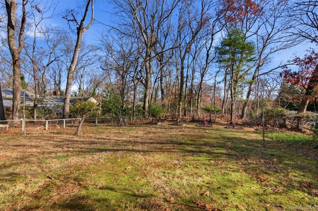 8 Old Wood Road, Stony Brook, NY 11790