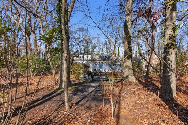 8 Old Wood Road, Stony Brook, NY 11790