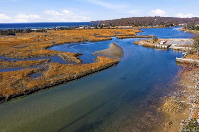 8 Old Wood Road, Stony Brook, NY 11790