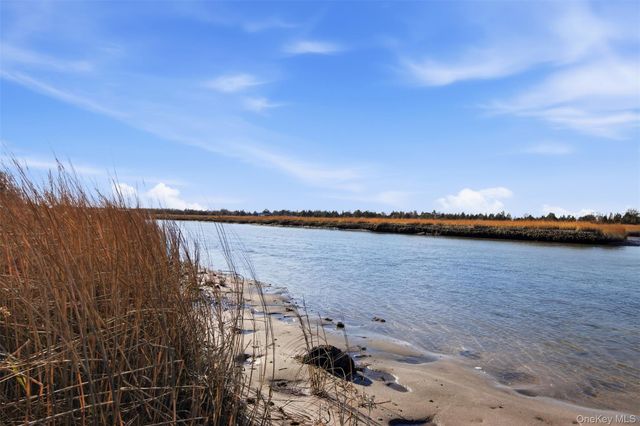 8 Old Wood Road, Stony Brook, NY 11790