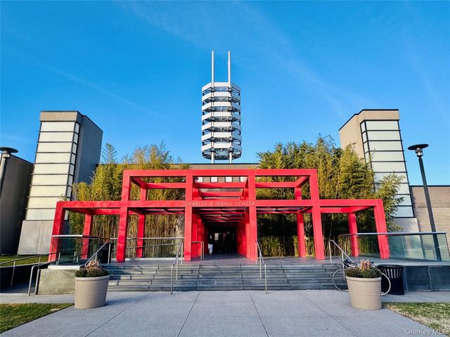 8 Old Wood Road, Stony Brook, NY 11790