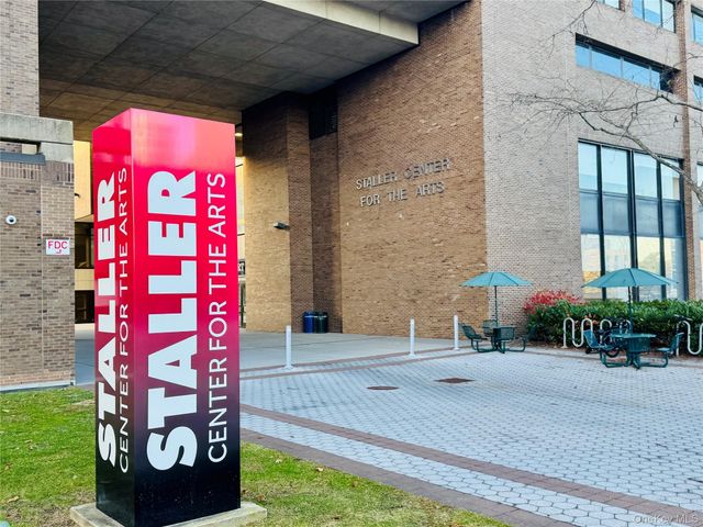 8 Old Wood Road, Stony Brook, NY 11790