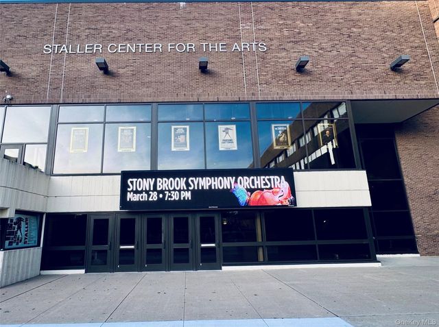 8 Old Wood Road, Stony Brook, NY 11790