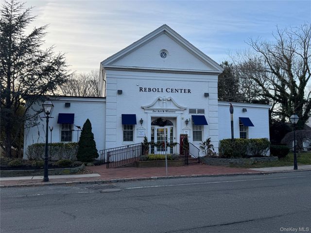 8 Old Wood Road, Stony Brook, NY 11790