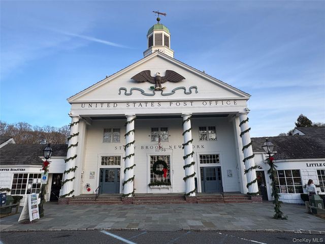 8 Old Wood Road, Stony Brook, NY 11790