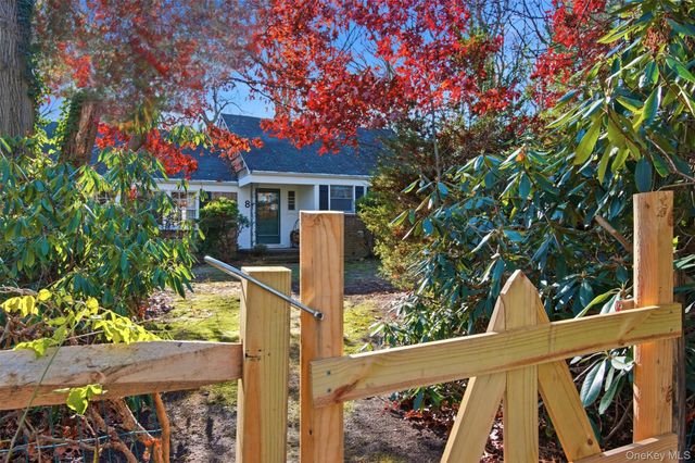 8 Old Wood Road, Stony Brook, NY 11790