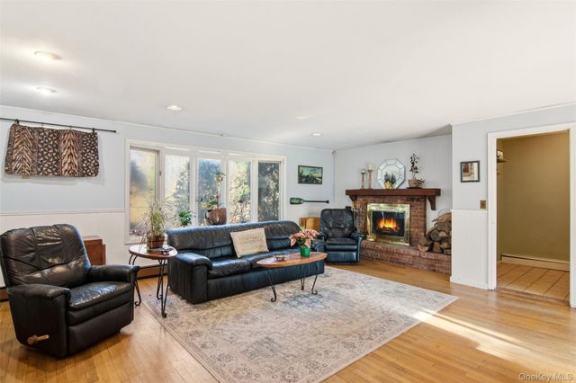 8 Old Wood Road, Stony Brook, NY 11790