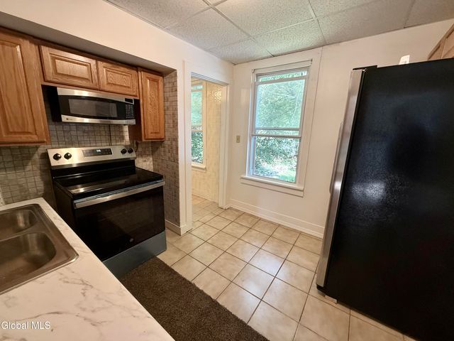 5 Hewitt Street, Amsterdam, NY 12010