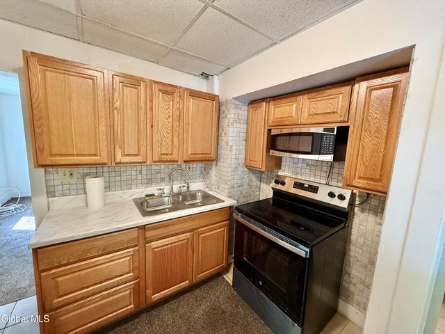 5 Hewitt Street, Amsterdam, NY 12010