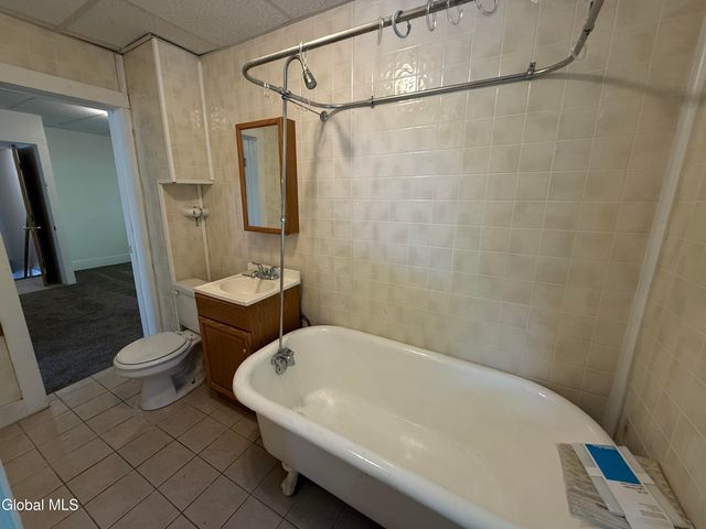 5 Hewitt Street, Amsterdam, NY 12010